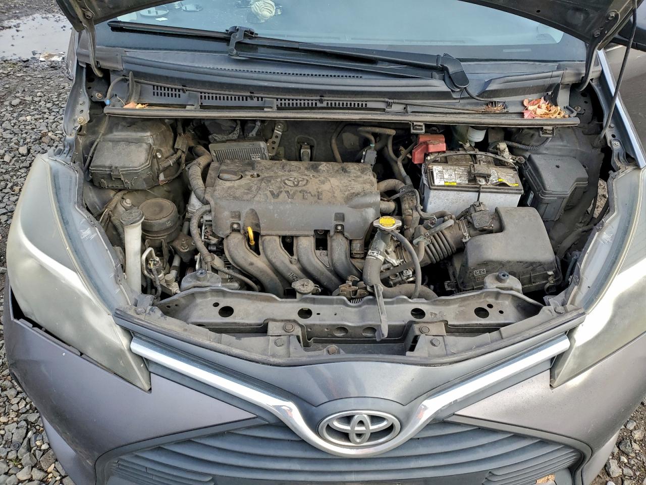 2015 TOYOTA YARIS photo 11