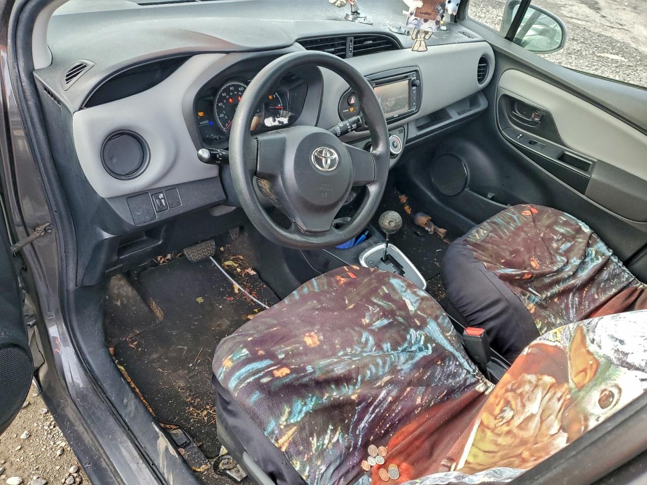 2015 TOYOTA YARIS photo 8