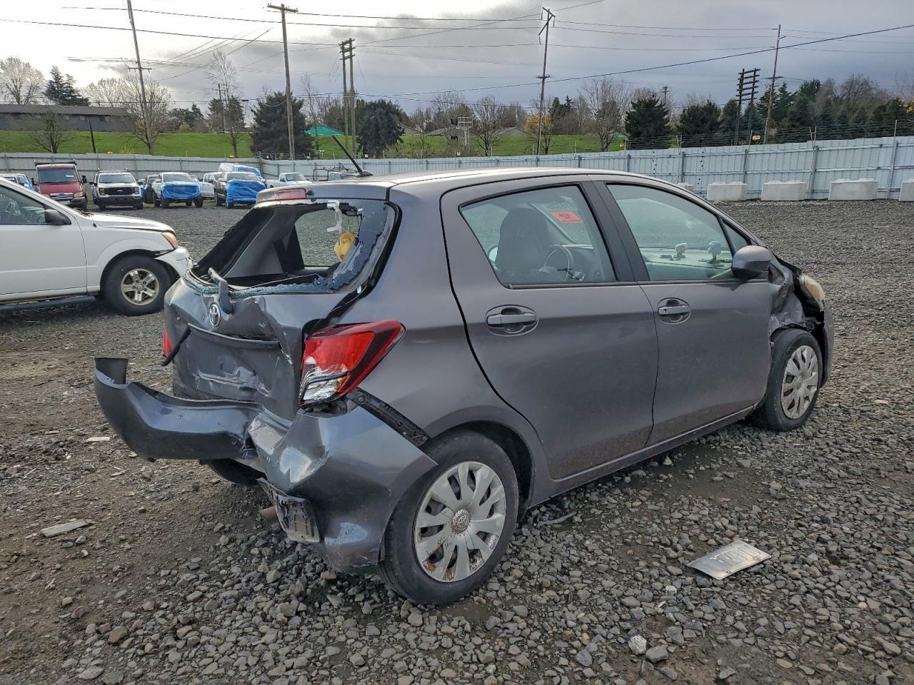 2015 TOYOTA YARIS photo 3