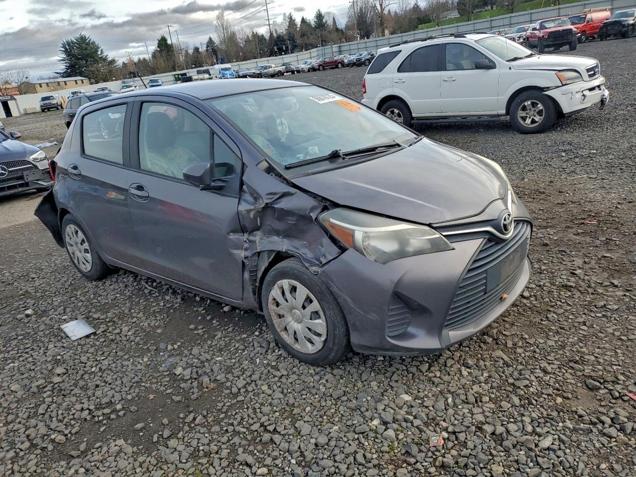 2015 TOYOTA YARIS photo 4