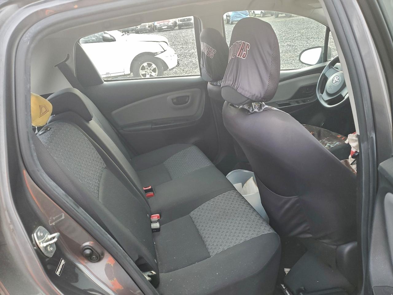 2015 TOYOTA YARIS photo 10