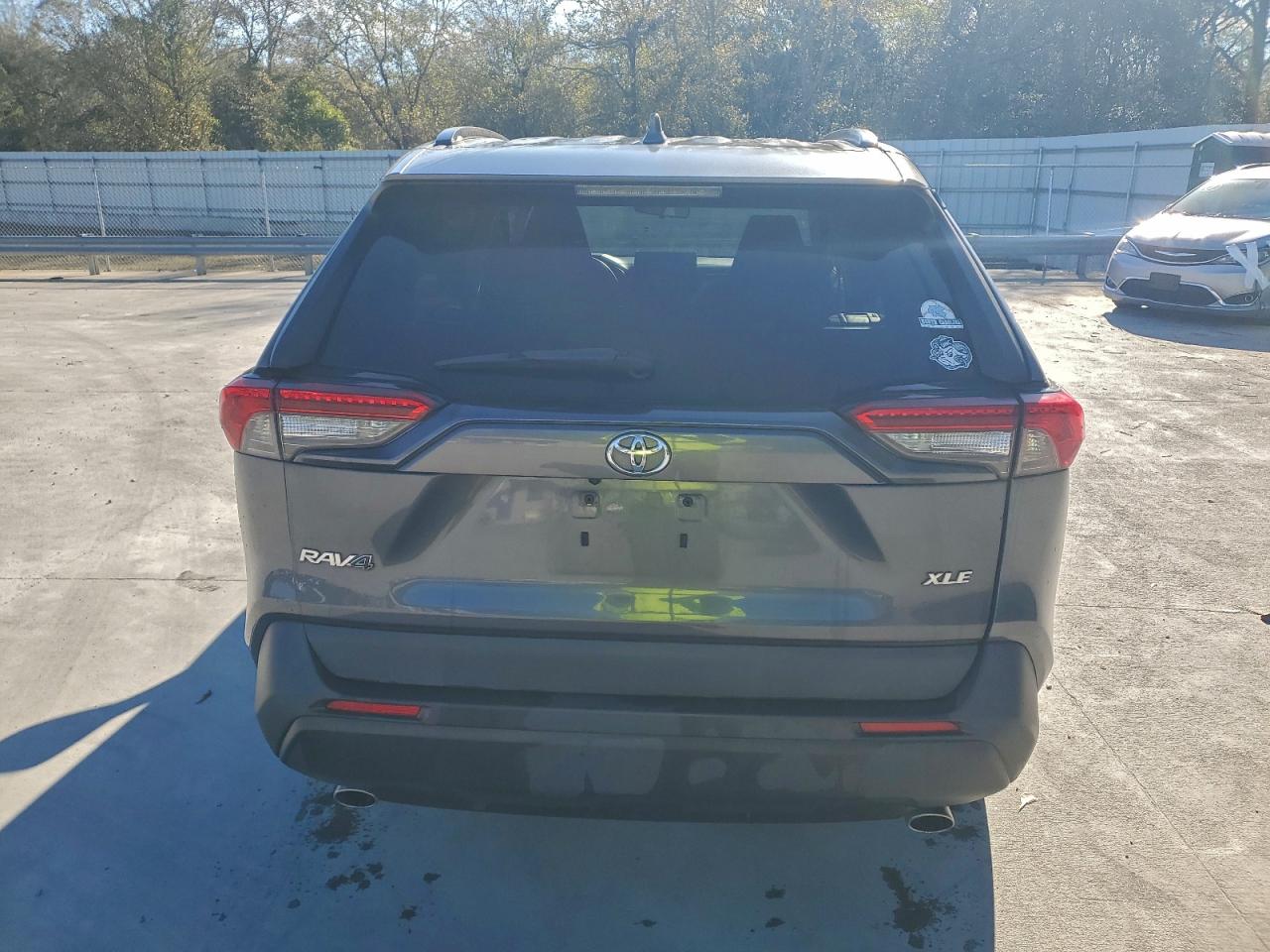 2019 TOYOTA RAV4 XLE photo 6