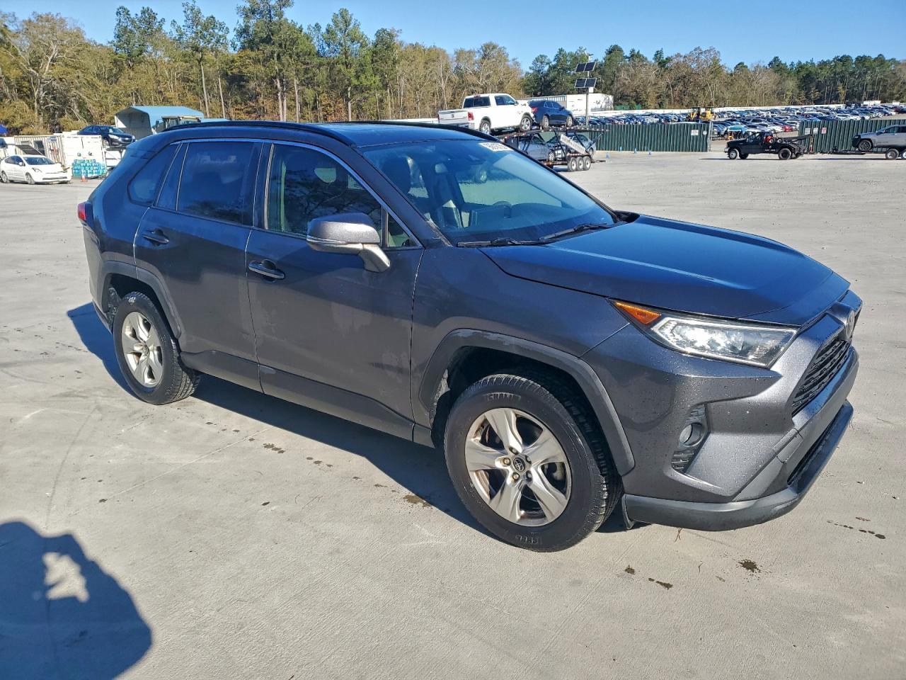 2019 TOYOTA RAV4 XLE photo 4