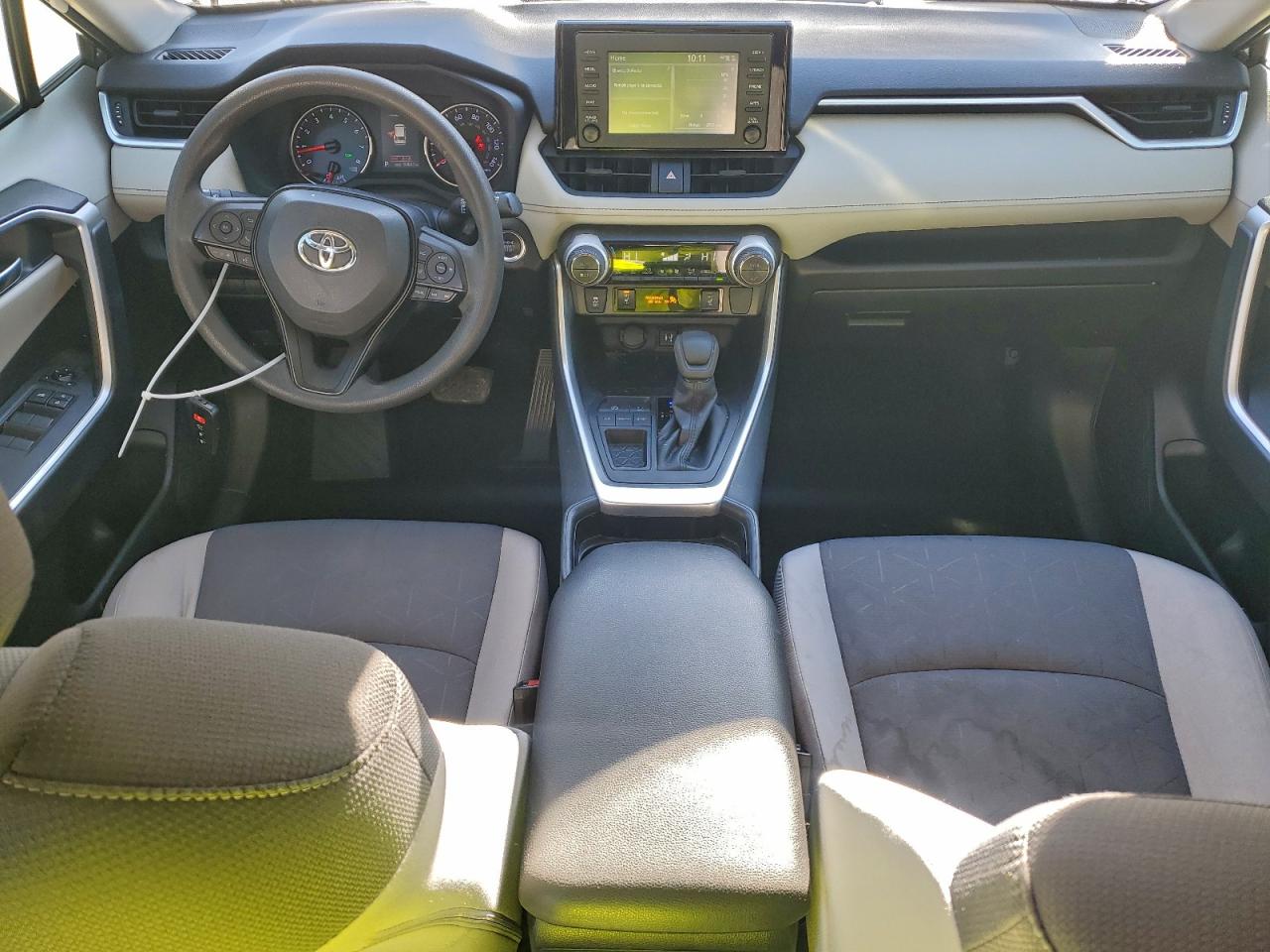 2019 TOYOTA RAV4 XLE photo 8