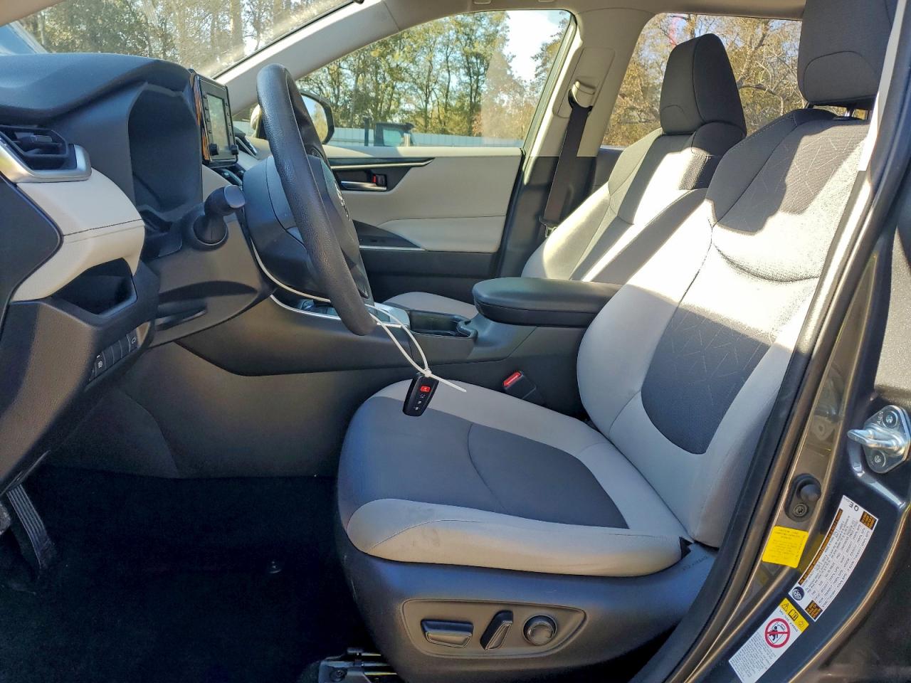 2019 TOYOTA RAV4 XLE photo 7