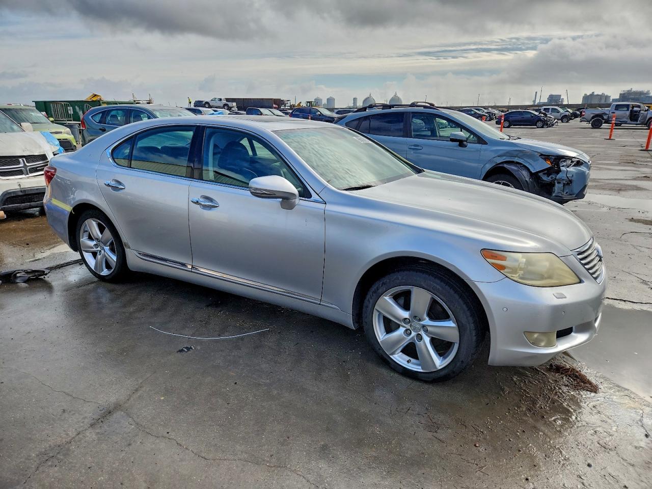2010 LEXUS LS 460 photo 4