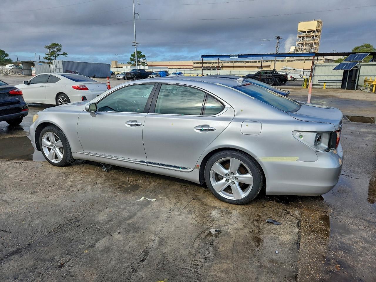 2010 LEXUS LS 460 photo 2