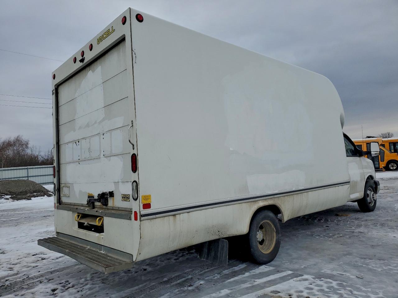 2016 CHEVROLET EXPRESS G3500 photo 3