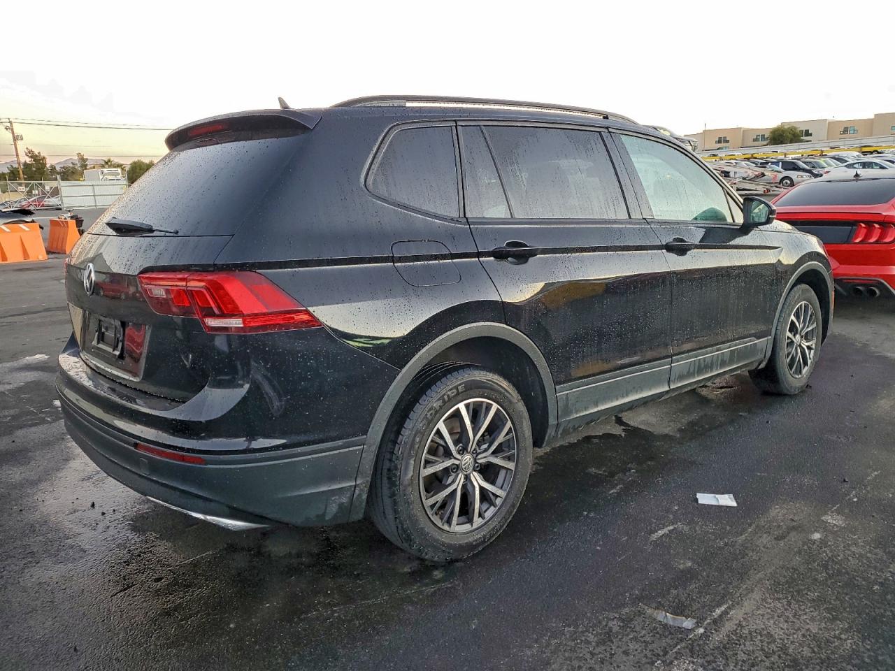 2021 VOLKSWAGEN TIGUAN S photo 3