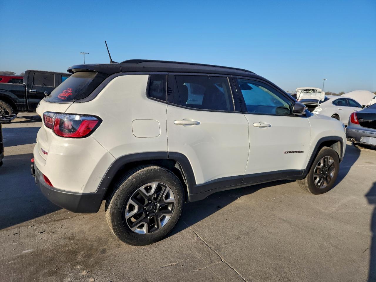 2017 JEEP COMPASS TRAILHAWK photo 3
