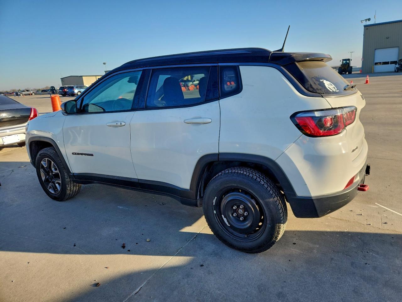 2017 JEEP COMPASS TRAILHAWK photo 2