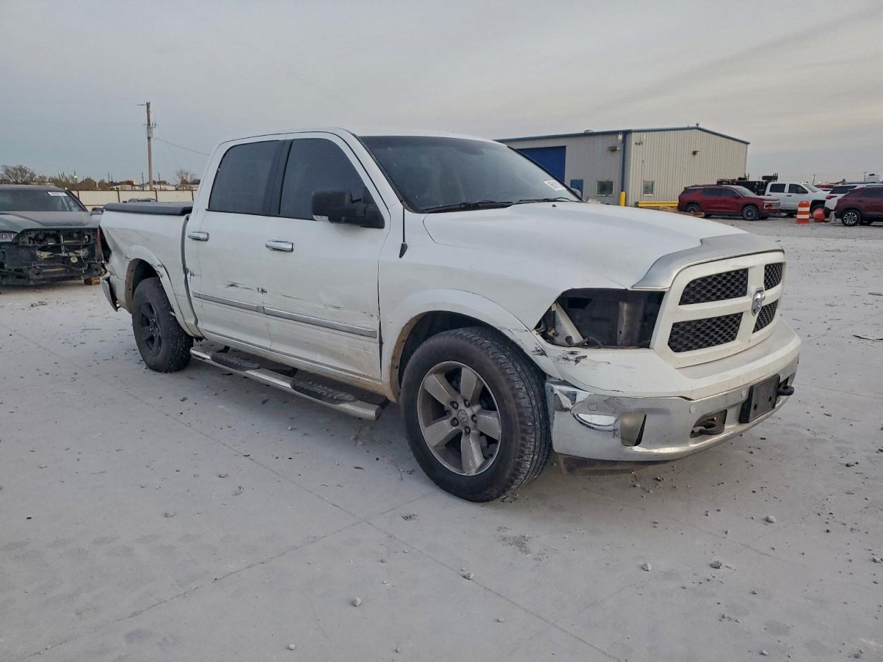 2015 RAM 1500 SLT photo 4