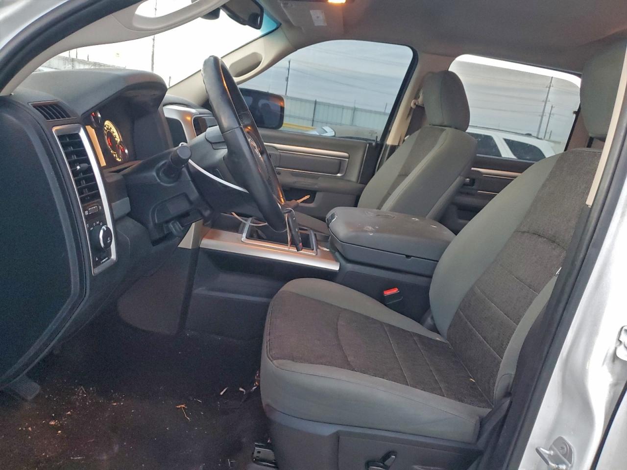 2015 RAM 1500 SLT photo 7