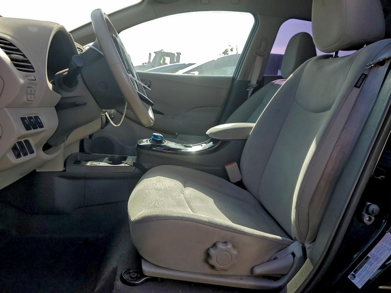 2012 NISSAN LEAF SV photo 7