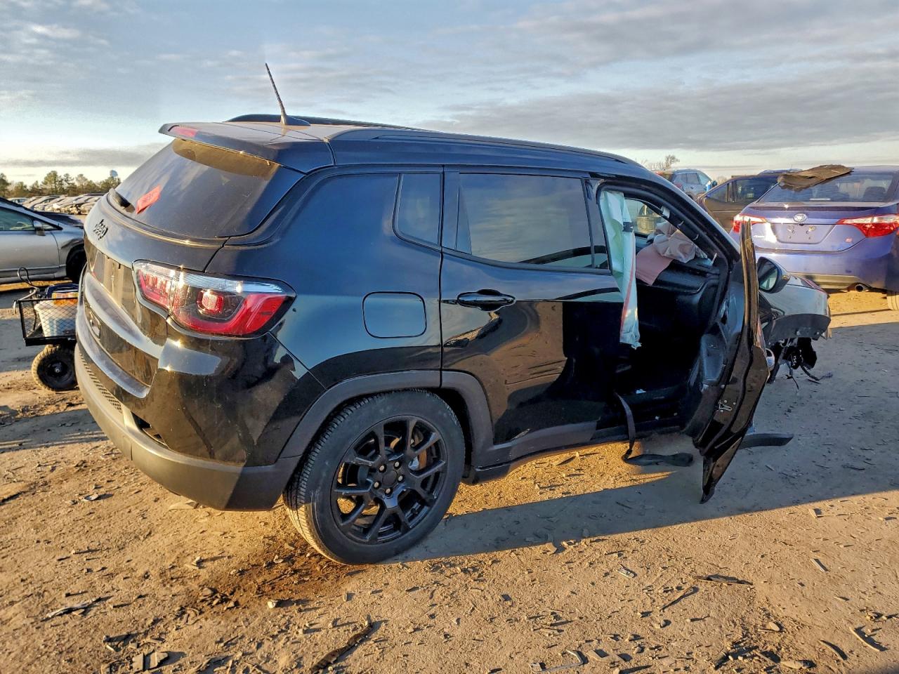 2022 JEEP COMPASS LATITUDE photo 3