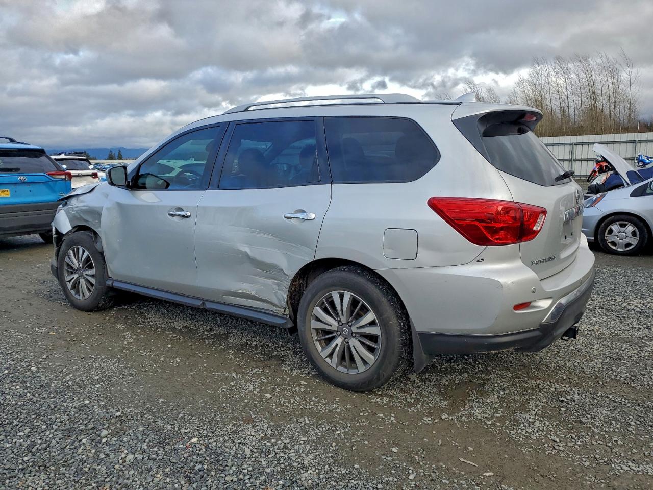 2020 NISSAN PATHFINDER S photo 2