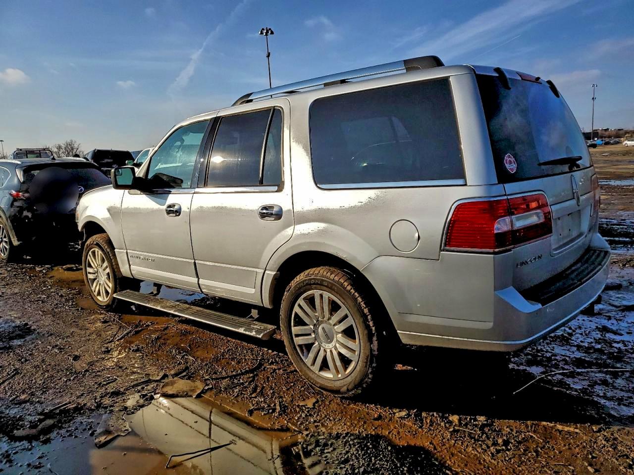 2012 LINCOLN NAVIGATOR photo 3