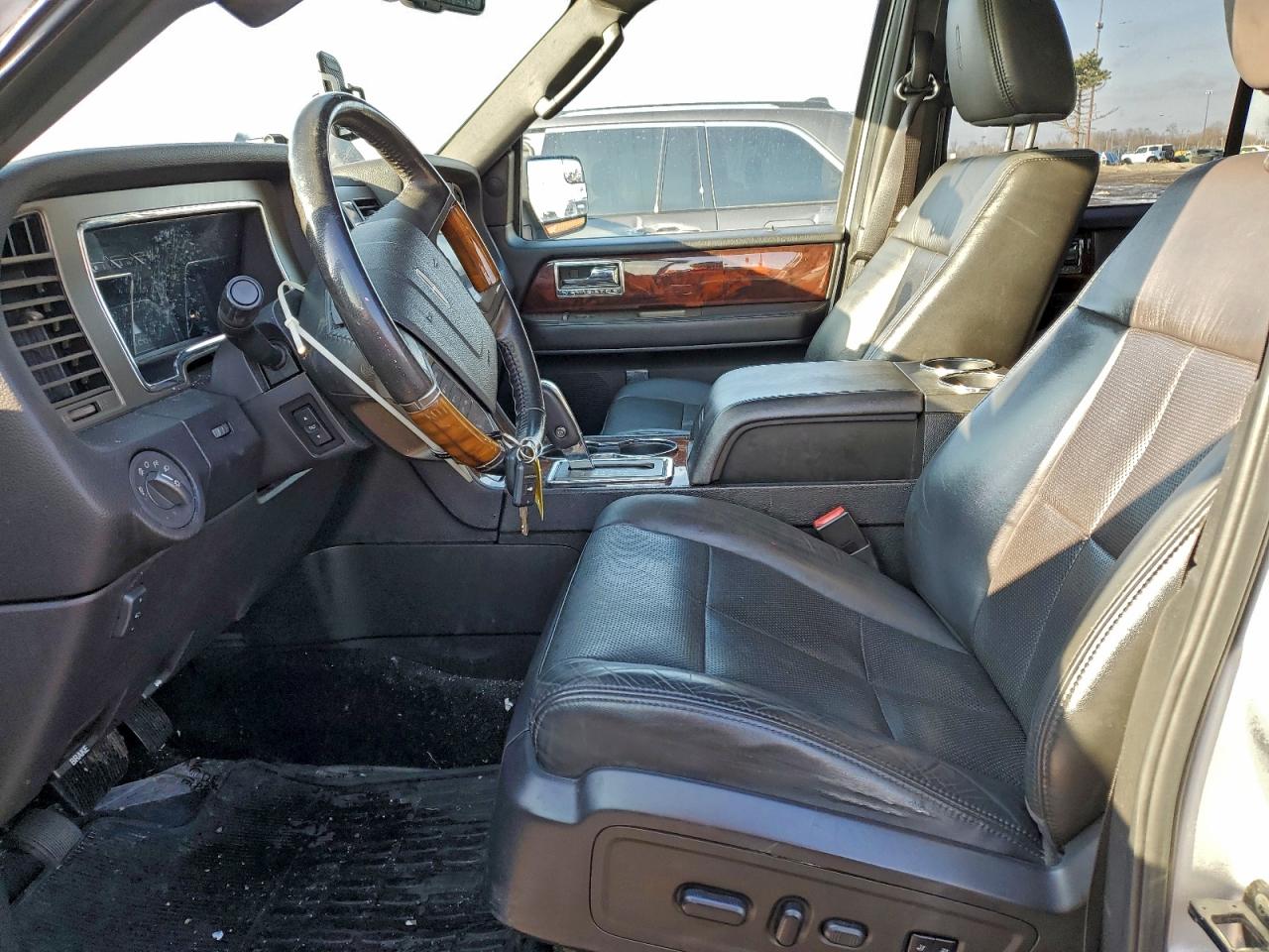 2012 LINCOLN NAVIGATOR photo 13