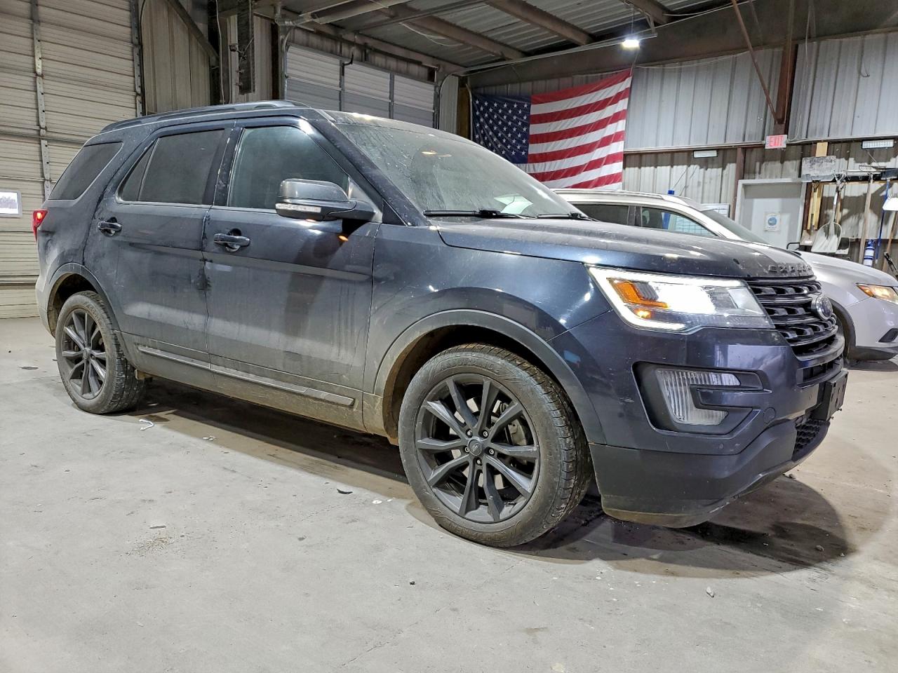 2017 FORD EXPLORER XLT photo 4