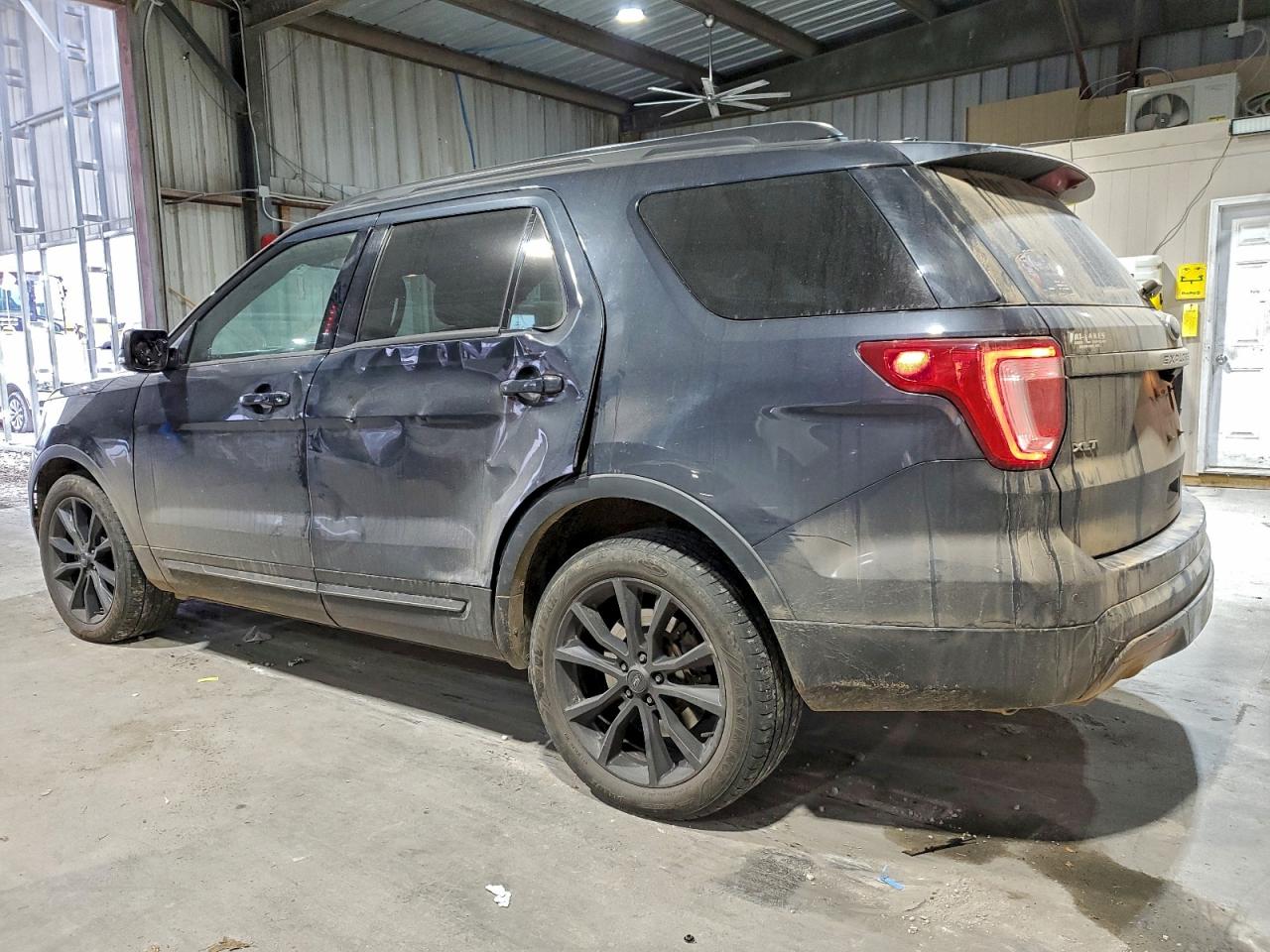 2017 FORD EXPLORER XLT photo 2
