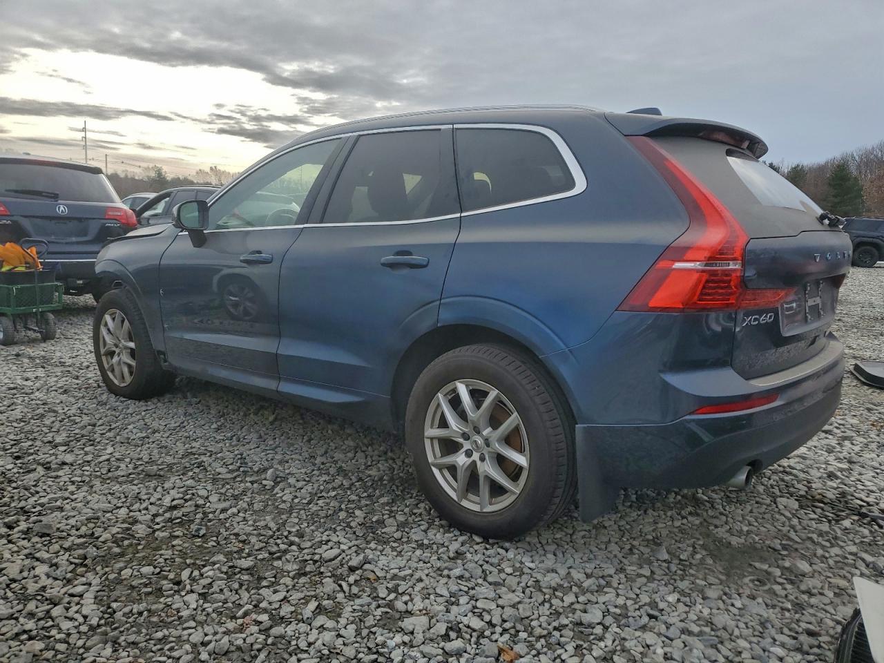 2020 VOLVO XC60 T5 MOMENTUM photo 2