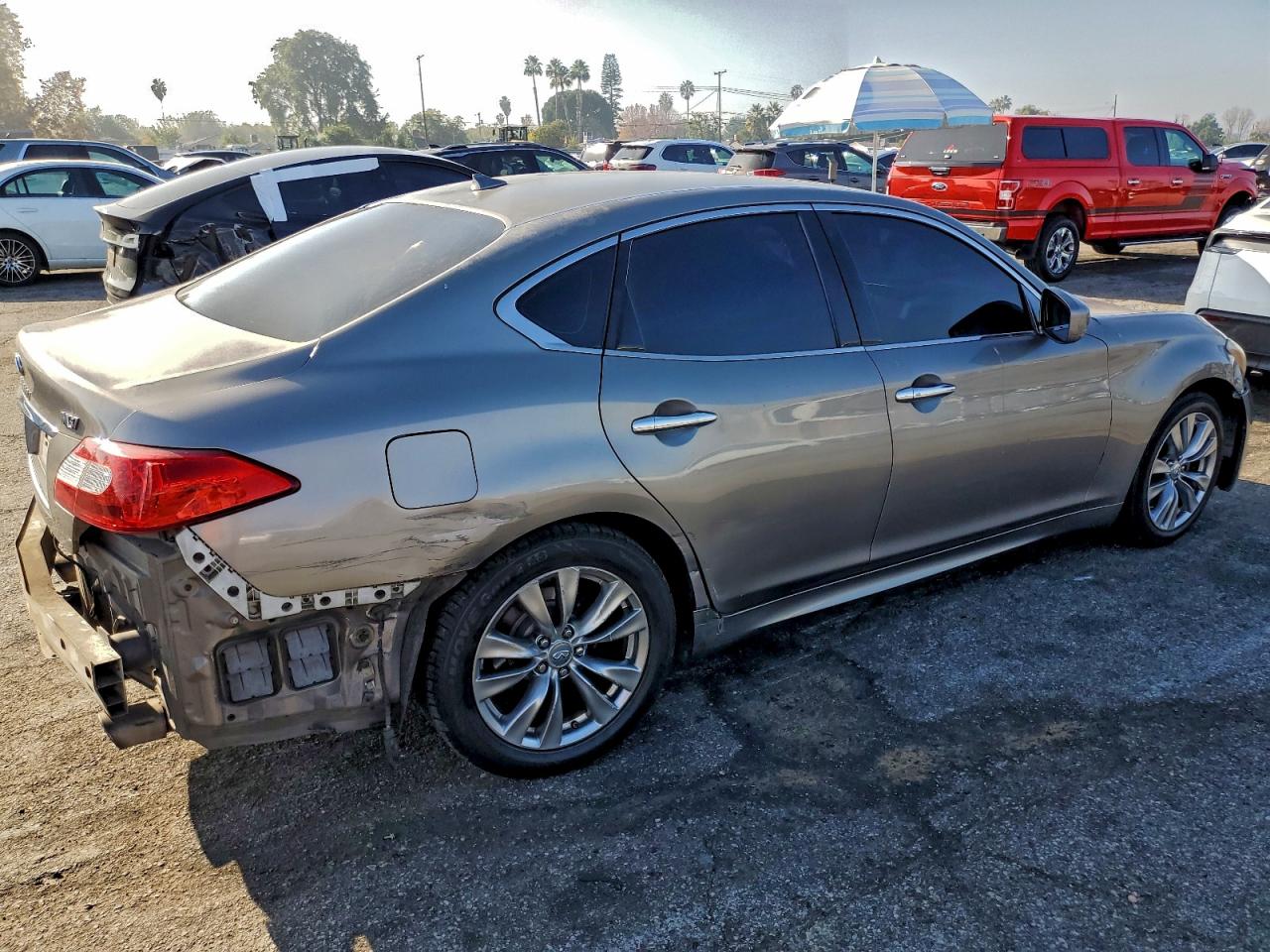 2012 INFINITI M37 photo 3