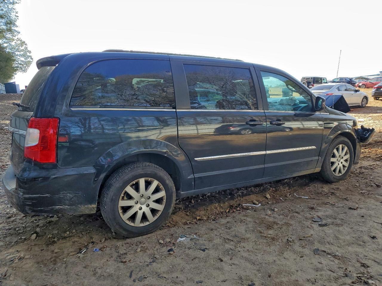 2013 CHRYSLER TOWN & COUNTRY TOURING photo 3