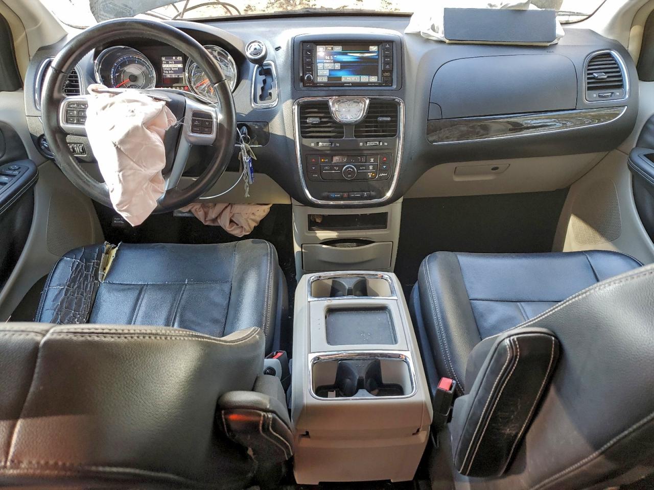 2013 CHRYSLER TOWN & COUNTRY TOURING photo 8