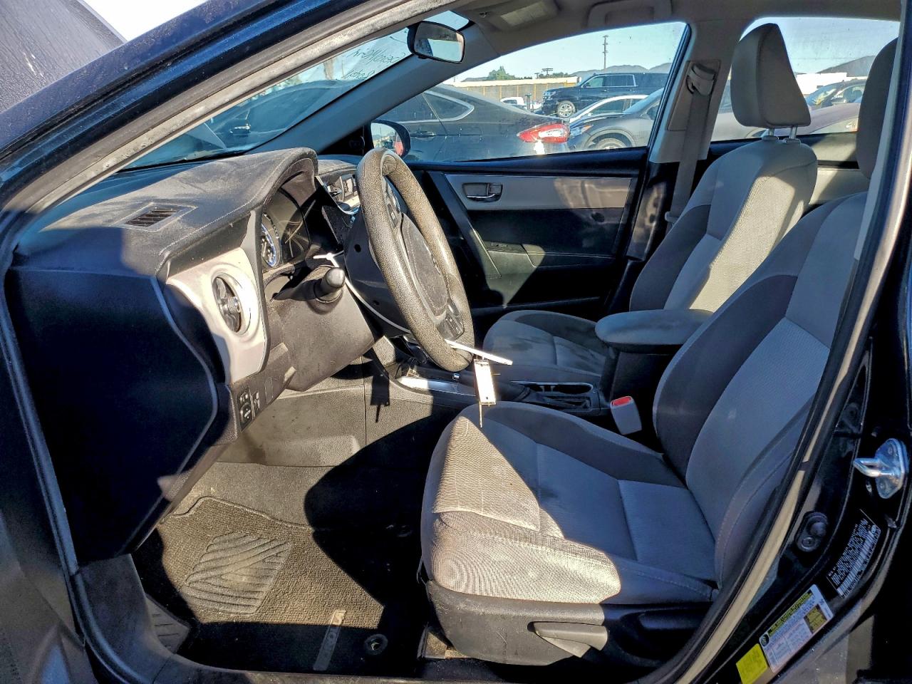 2017 TOYOTA COROLLA L photo 7