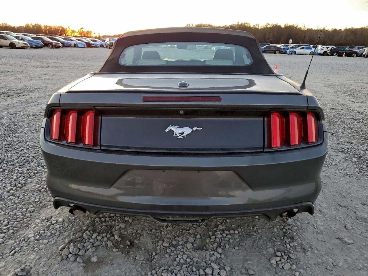 2017 FORD MUSTANG photo 6