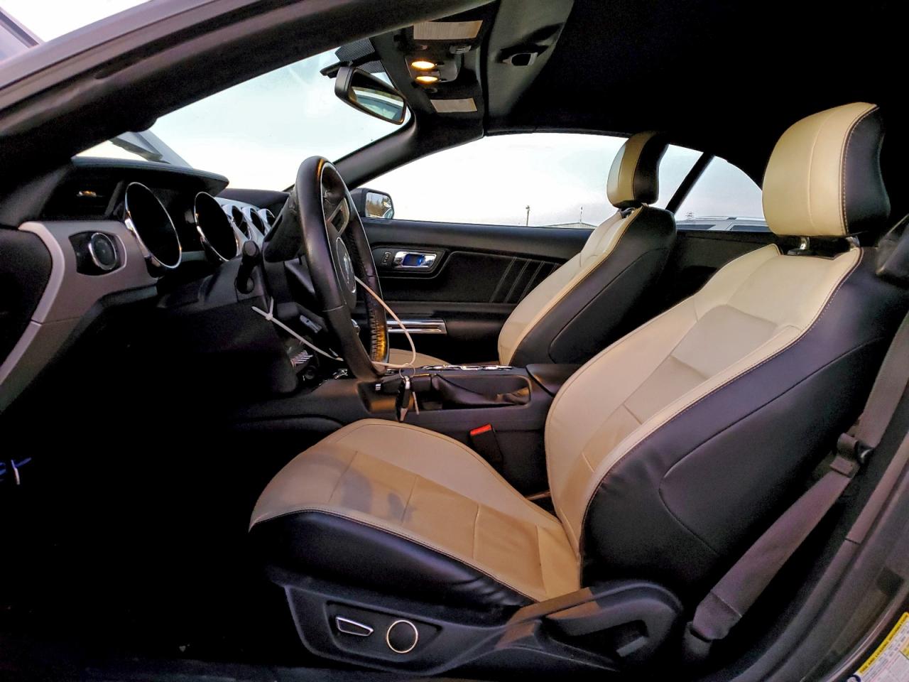 2017 FORD MUSTANG photo 7