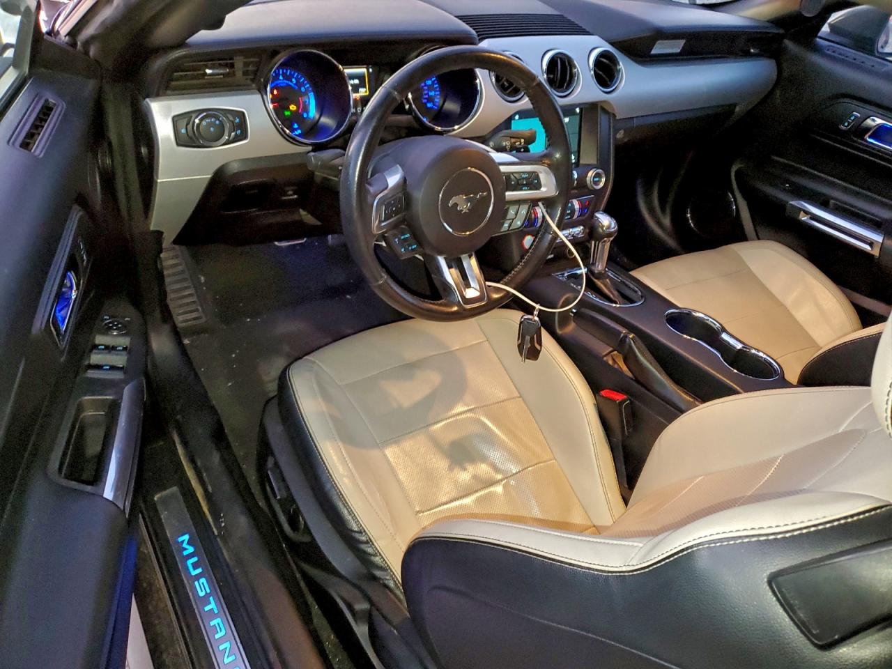 2017 FORD MUSTANG photo 8