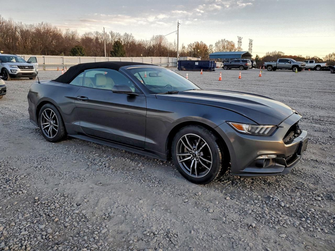 2017 FORD MUSTANG photo 4