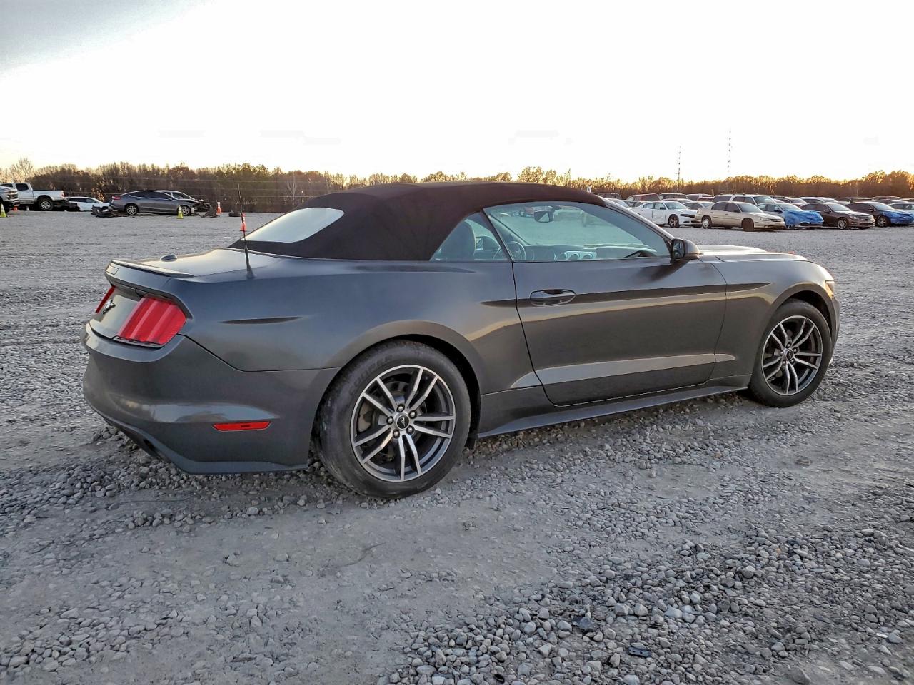 2017 FORD MUSTANG photo 3