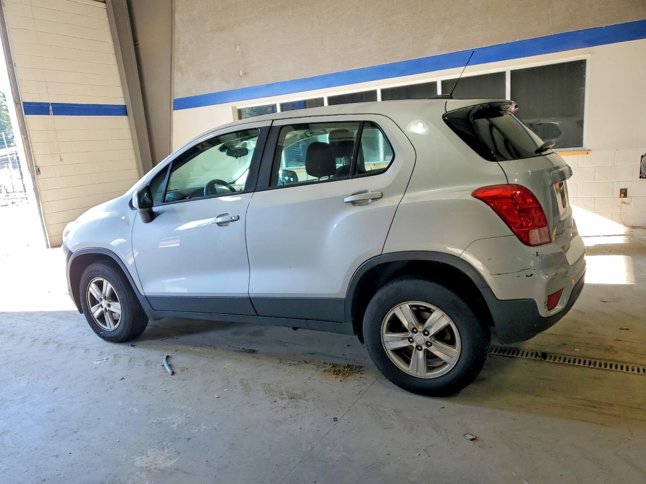 2018 CHEVROLET TRAX LS photo 2