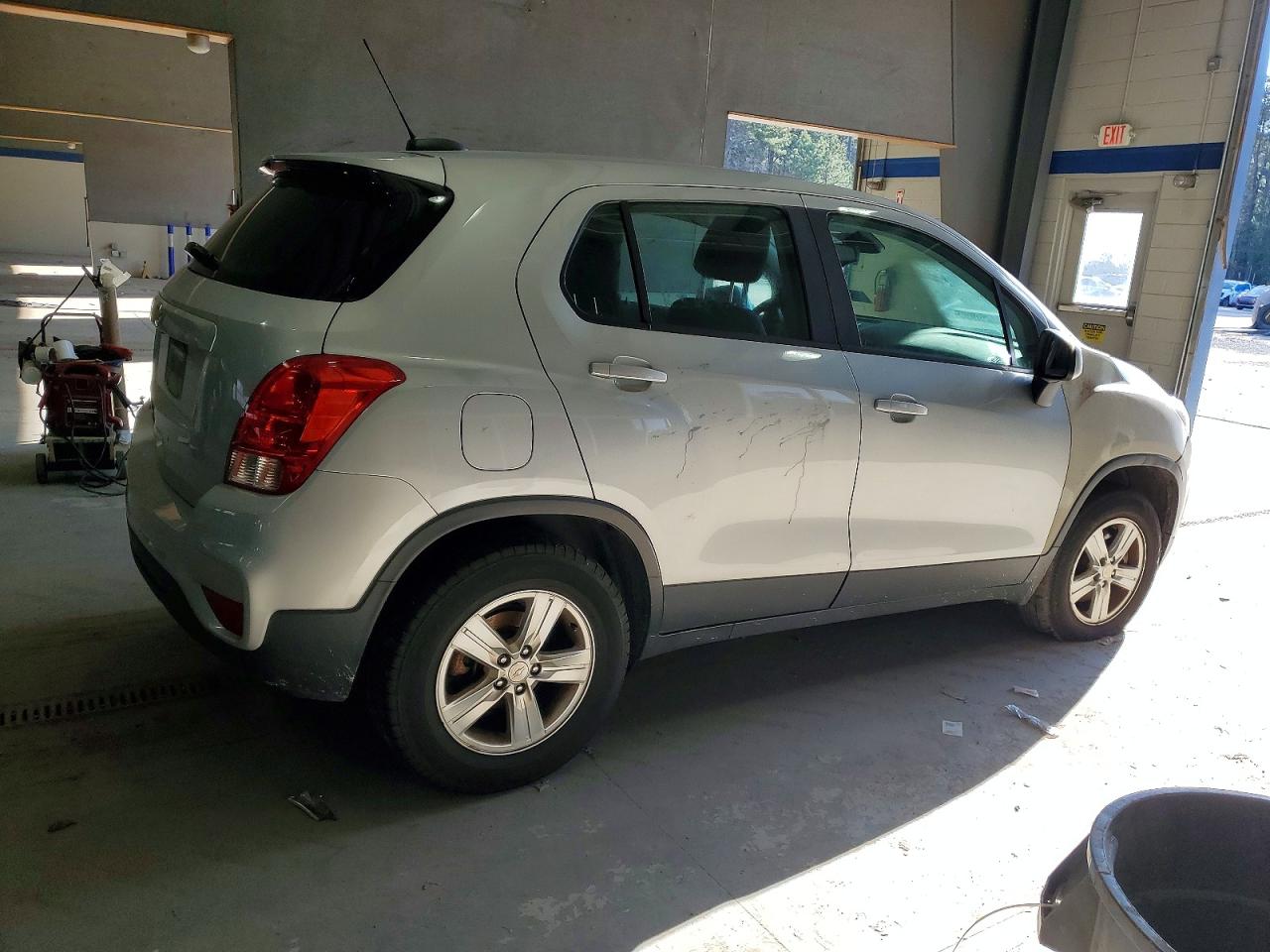 2018 CHEVROLET TRAX LS photo 3