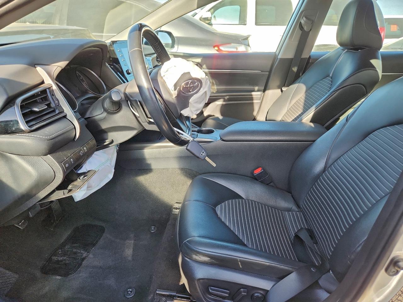 2021 TOYOTA CAMRY SE photo 7