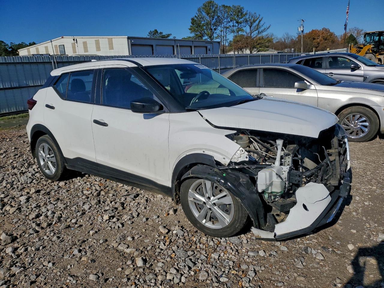 2023 NISSAN KICKS S photo 4