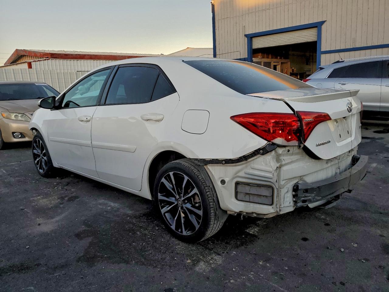 2018 TOYOTA COROLLA L photo 2