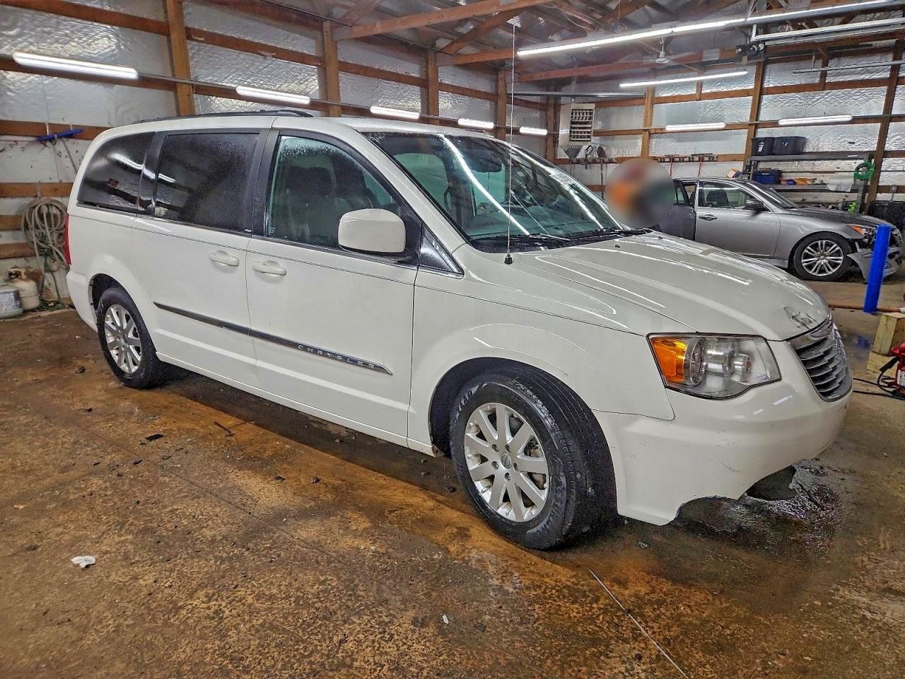 2013 CHRYSLER TOWN & COUNTRY TOURING photo 4