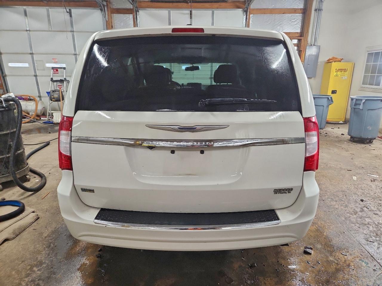 2013 CHRYSLER TOWN & COUNTRY TOURING photo 6