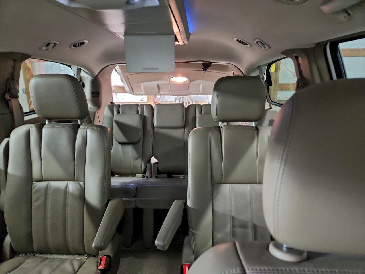 2013 CHRYSLER TOWN & COUNTRY TOURING photo 10