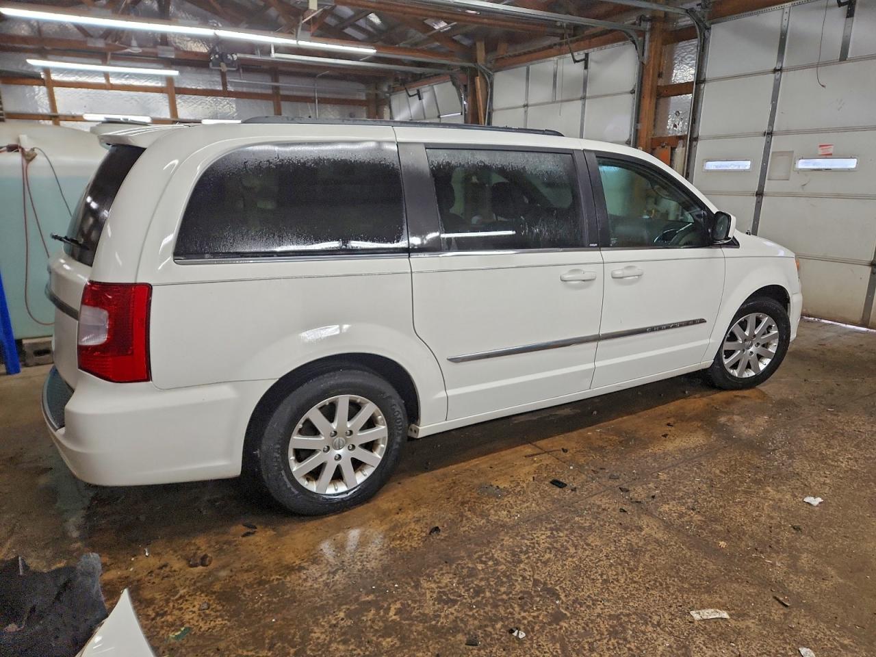 2013 CHRYSLER TOWN & COUNTRY TOURING photo 3