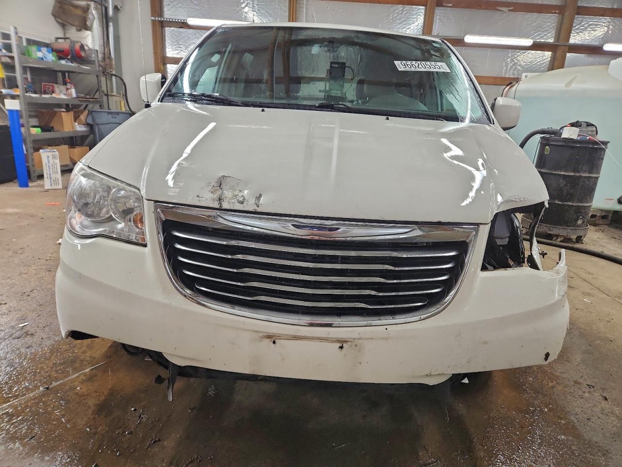 2013 CHRYSLER TOWN & COUNTRY TOURING photo 5