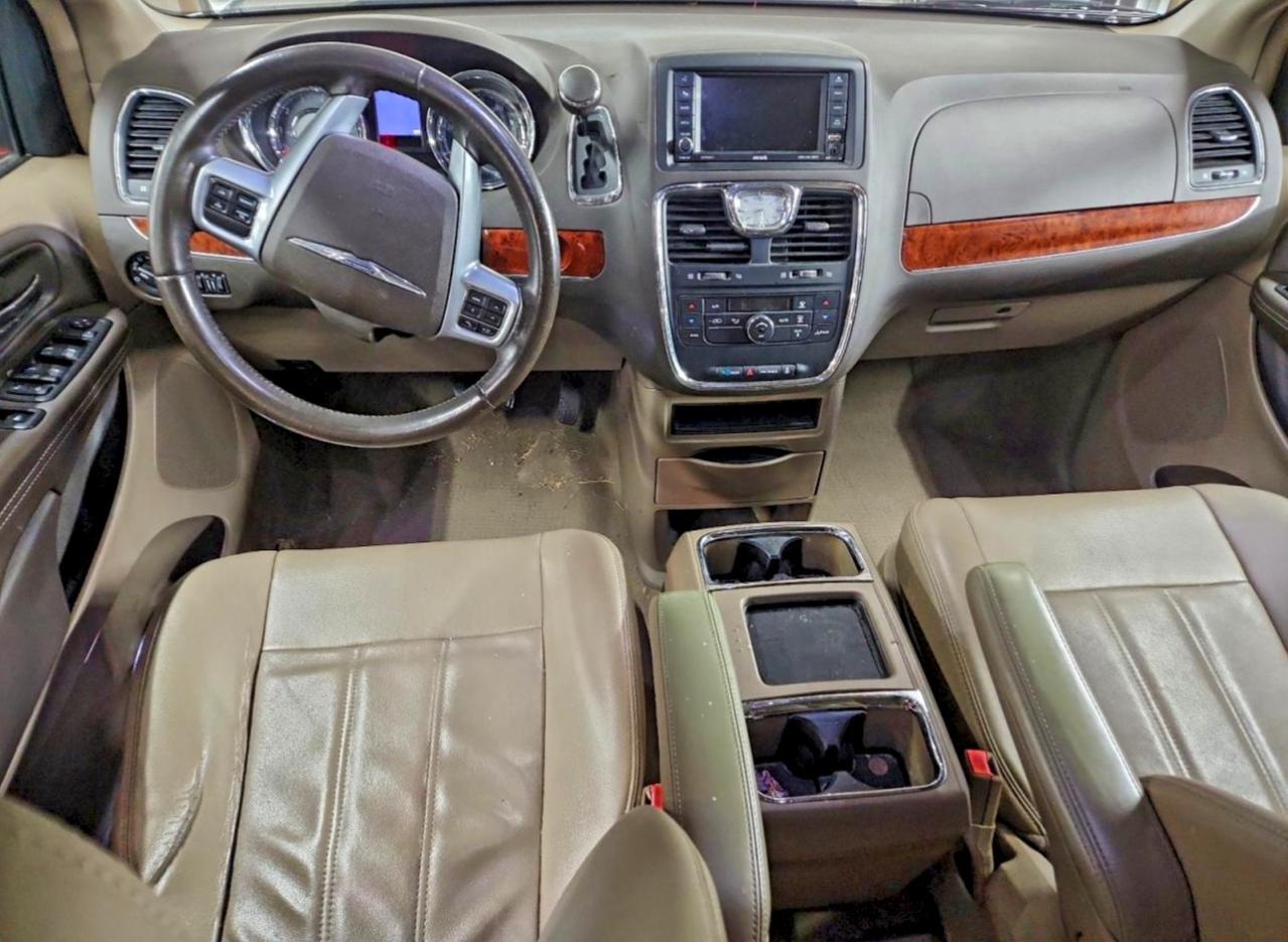 2013 CHRYSLER TOWN & COUNTRY TOURING photo 8
