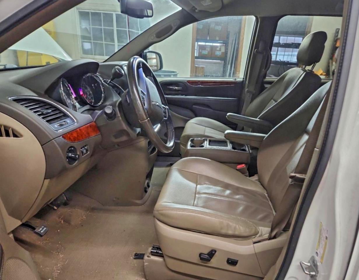2013 CHRYSLER TOWN & COUNTRY TOURING photo 7