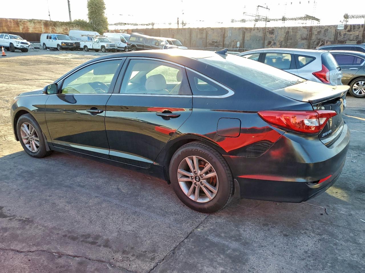 2015 HYUNDAI SONATA SE photo 2