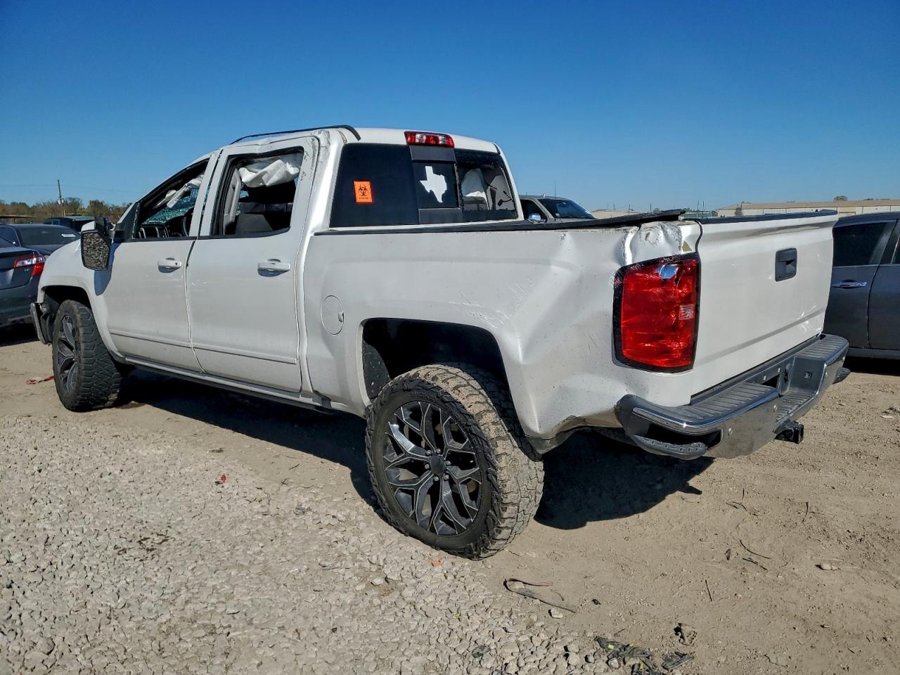 2018 CHEVROLET SILVERADO C1500 LT photo 2