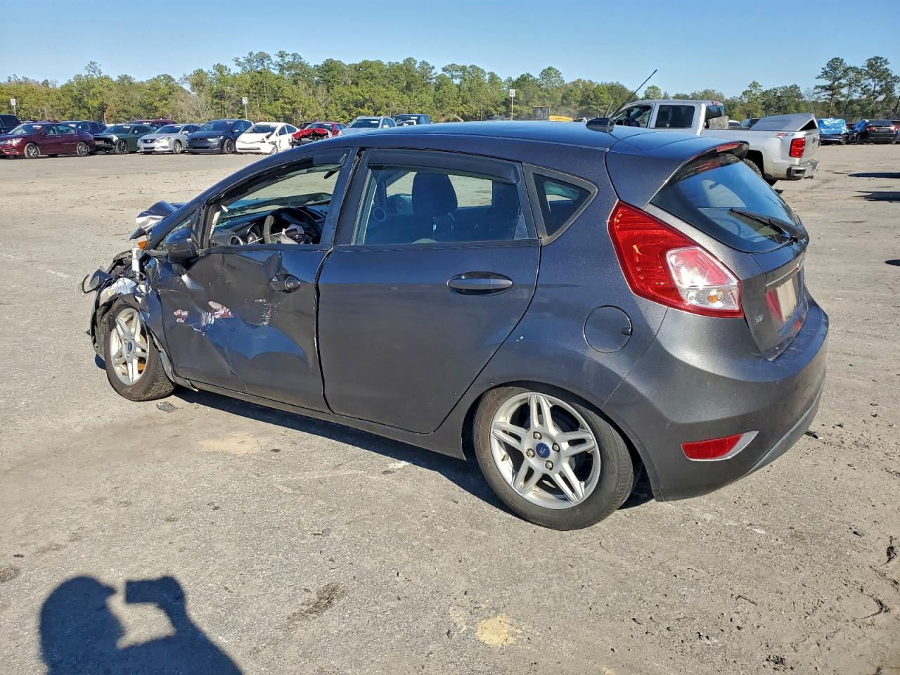 2018 FORD FIESTA SE photo 2