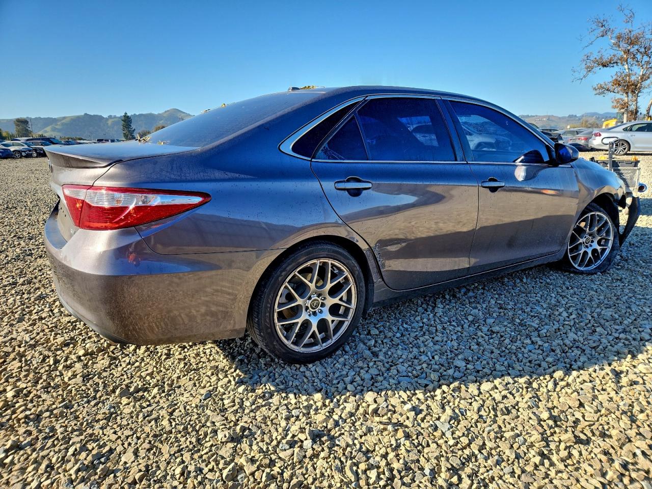 2017 TOYOTA CAMRY LE photo 3